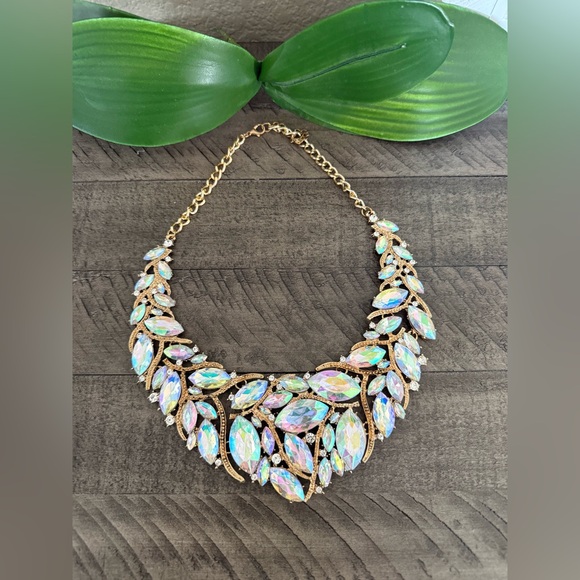 Elegant Gold and Iridescent Statement Necklace - Picture 2 of 16